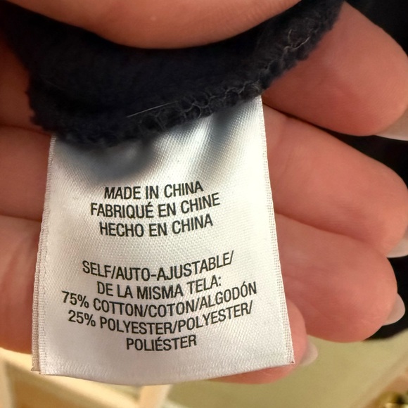 Favorite Aunt Heart Logo Sweatshirt Sz Small EUC - Picture 8 of 10